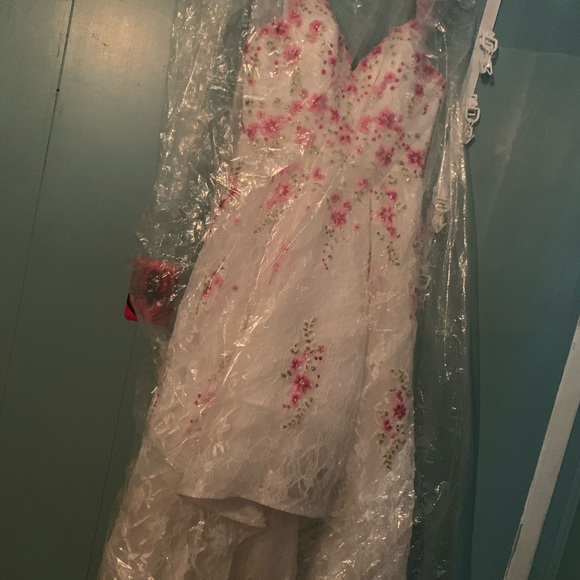 Prom dress - Picture 2 of 3